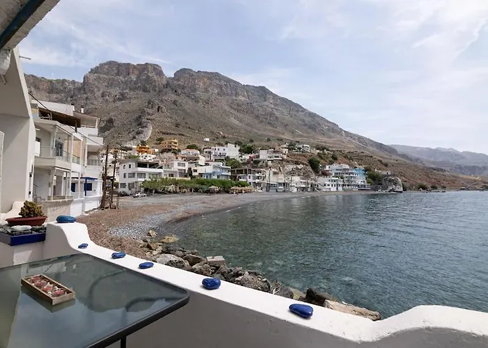 Beachfront Lovely Small House On The Sea