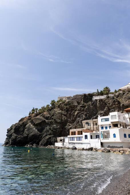 Appartement Beachfront Lovely Small House On The Sea