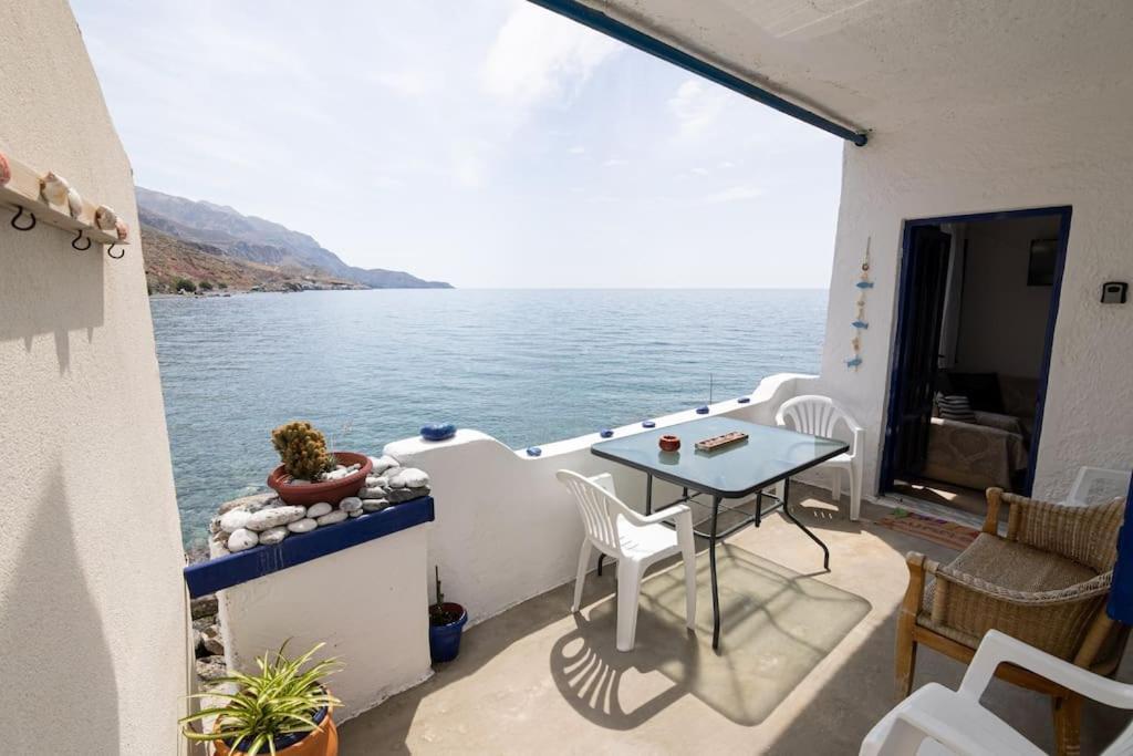 Beachfront Lovely Small House On The Sea Apartment
