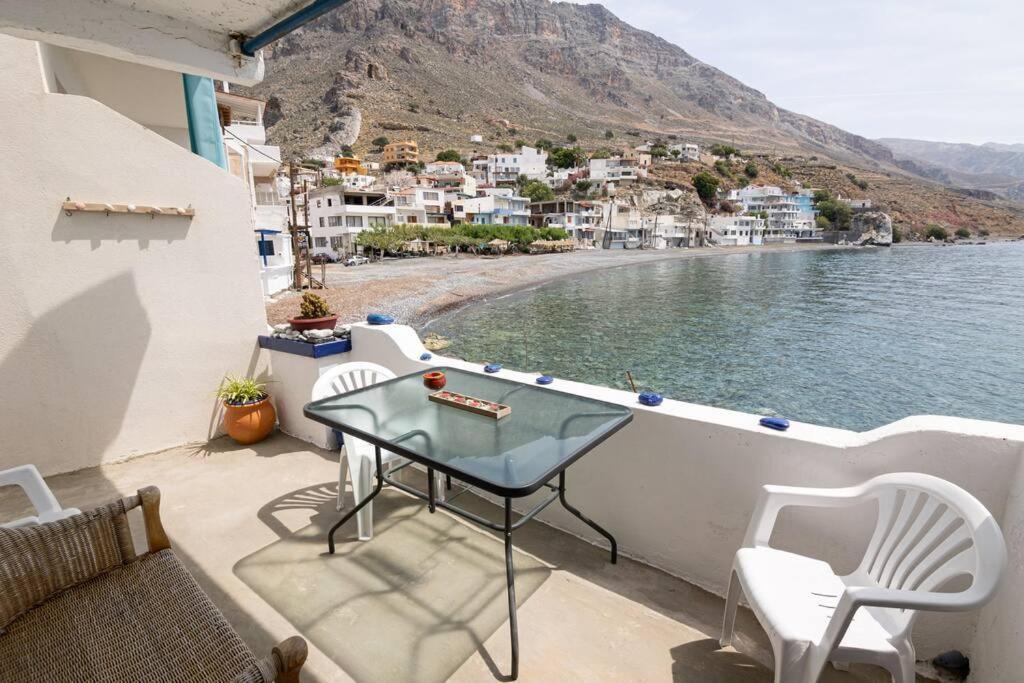 Beachfront Lovely Small House On The Sea * Paránimfoi